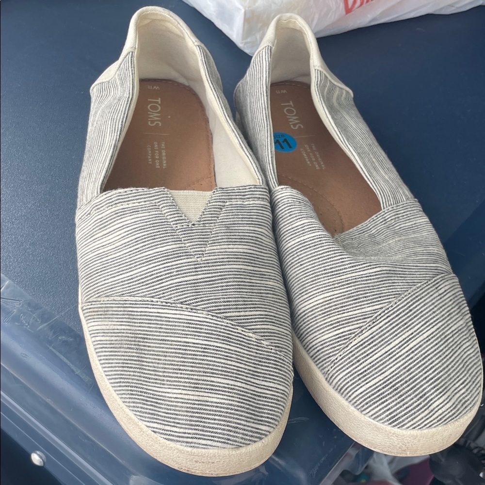 TOMS Striped Slip-On Shoes Women’s 11 flat sneakers